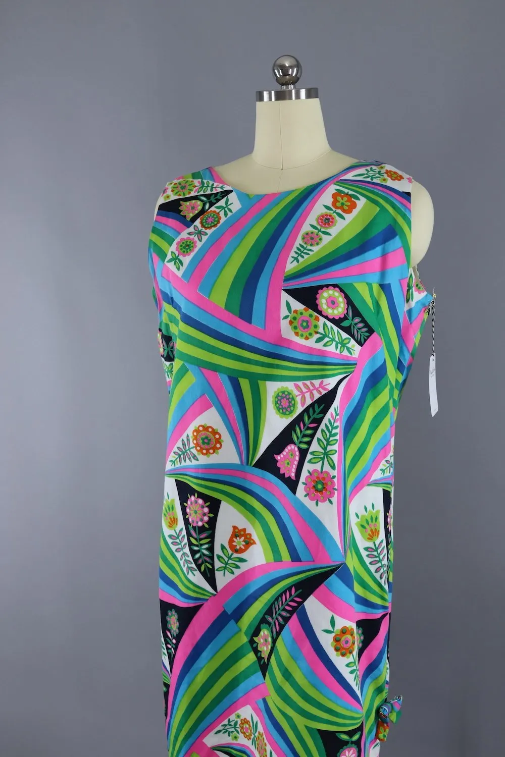 1960s Vintage Mod Shift Dress / Green & Neon Pink Abstract Floral Print