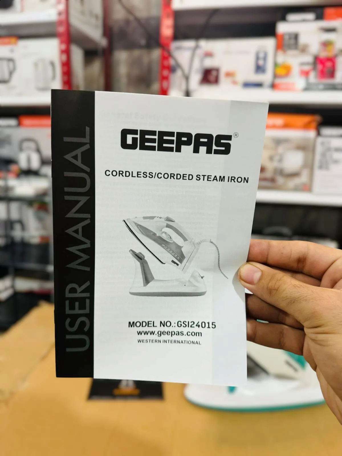 GEEPAS 2400W Cordless/Corded Steam Iron-24015