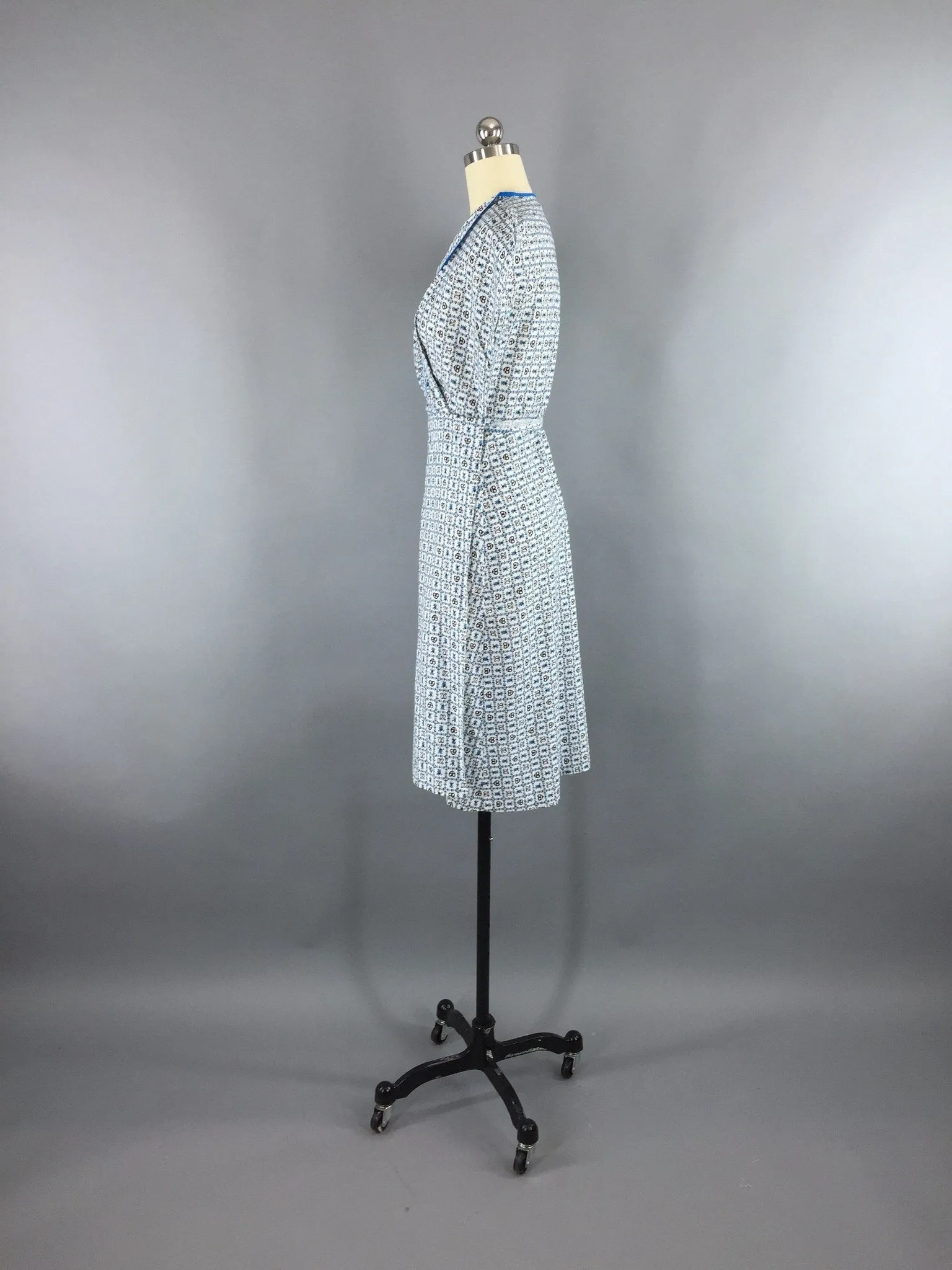 Vintage 1950s Blue Cotton Novelty Print Wrap Dress