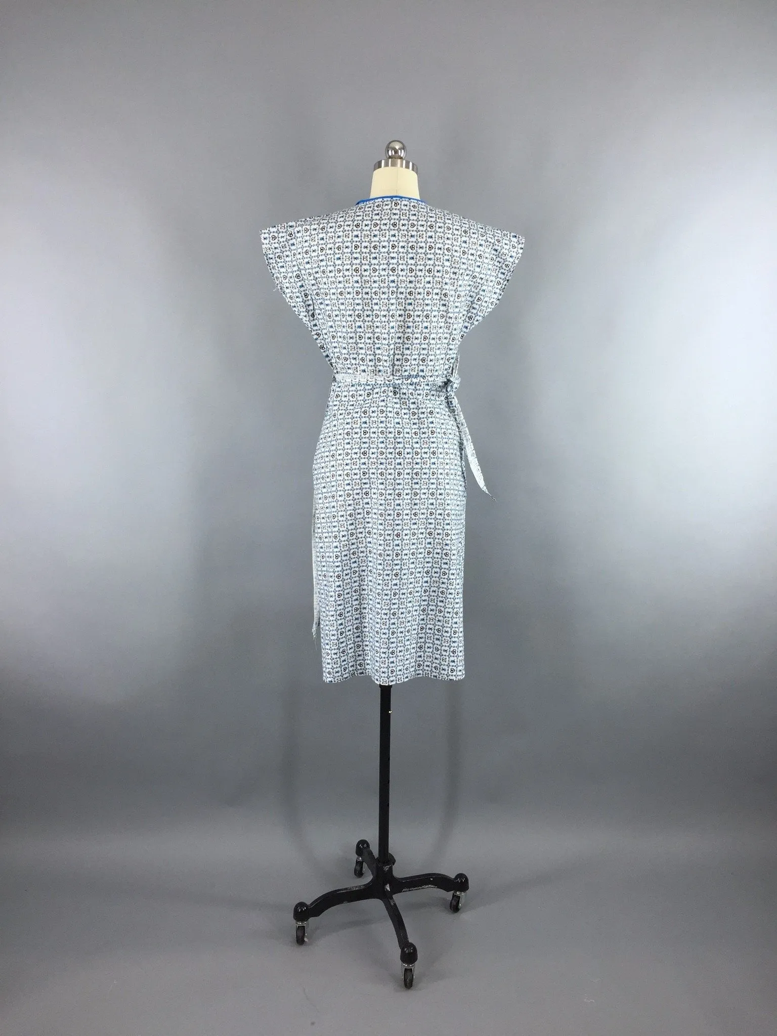 Vintage 1950s Blue Cotton Novelty Print Wrap Dress